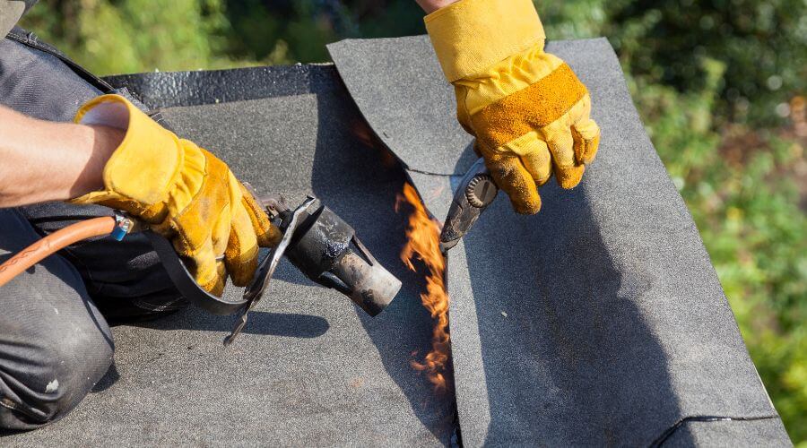 Professional gutter cleaning in Los Altos, CA